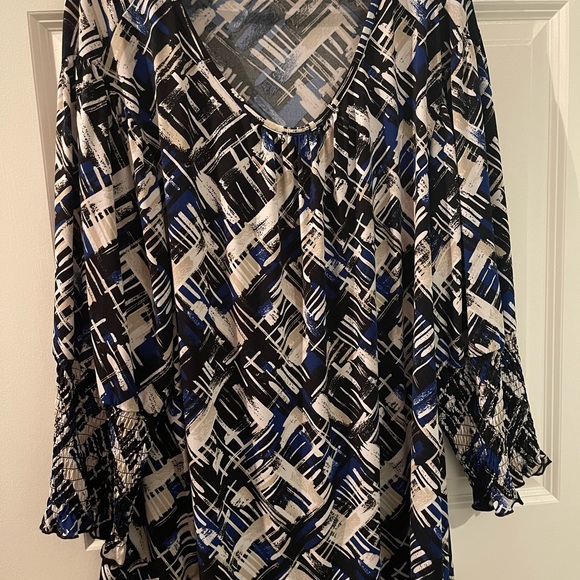 Pretty Patterned work top - Picture 1 of 4